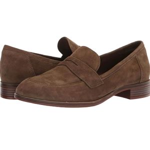 BRAND NEW CLARKS suede Trish Rose LOAFERS SZ 5